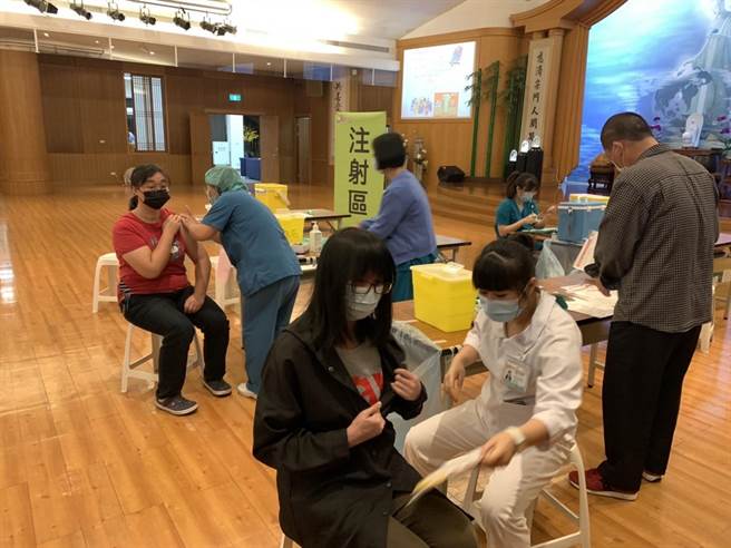 南投於假日在南投市、埔里鎮、竹山鎮、草屯鎮4大鄉鎮等，開設假日疫苗接種站。（讀者提供／張妍溱南投傳真）