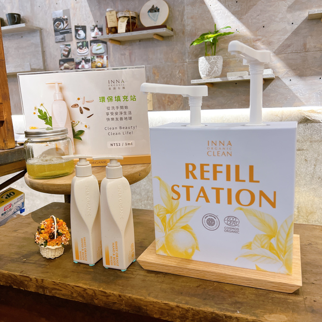 凡自备环保瓶器即可以购买2元/ML的纯真橙净沐浴洗手露。