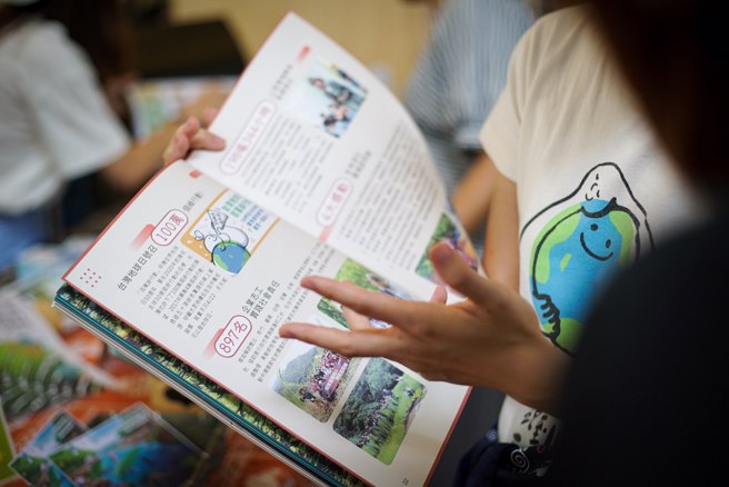 台湾环境资讯协会透过宣传、教育，让人们深入了解减塑知识。（图／台湾环境资讯协会）