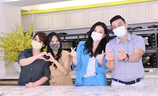 郁方、张本渝、何如芸、马力欧为戏宣传。(罗永铭摄)