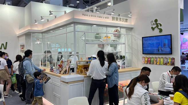 台中起家的连锁手摇饮「Mr. Wish」加盟金从198万，高雄展优惠价下杀到178万。（柯宗纬摄）