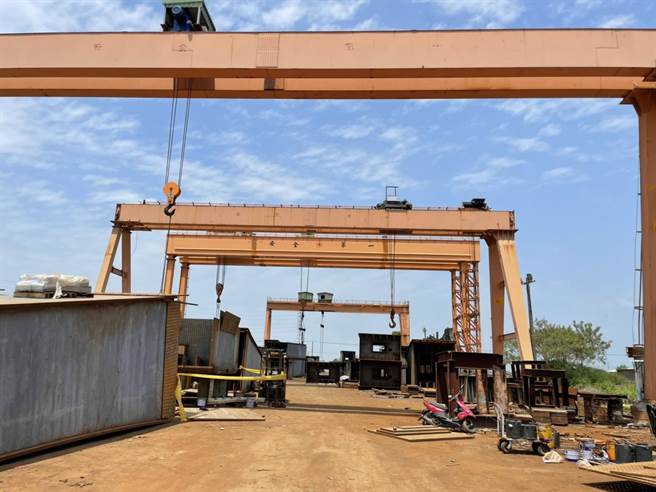 桃捷桥梁外包工程工安意外，钢板坠落砸死包商、工人腹部受伤。(读者提供／刘秀芬台南传真)