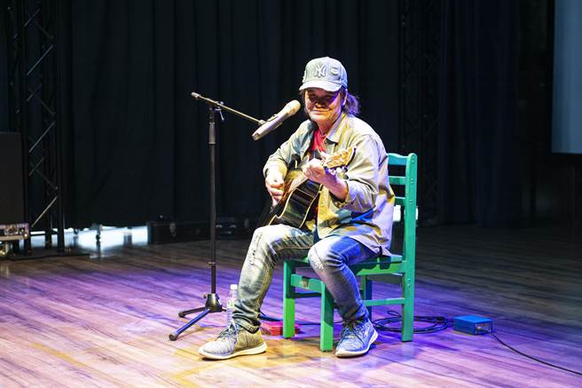 今（9日）下午於空軍三重一村四連棟小劇場，舉辦「那些年這些歌」台語歌謠演唱會。（文化局提供）