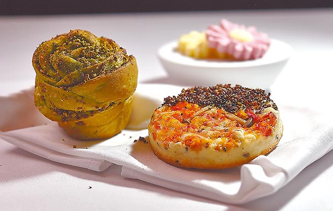 THOMAS CHIEN于「世界地球日」推出的「无肉套餐」，佐餐麵包是由「LA ONE Bakery 烘焙坊」研发。图／姚舜