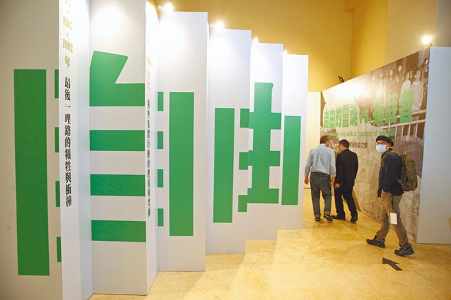 文化部长李永得表示，中正纪念堂铜像与堂体如何处理是一大关键。图为中正纪念堂内臺湾言论自由之路展览。（本报资料照片）