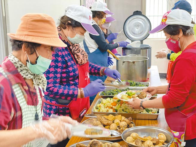 西雅里共餐食堂开张，里长骆纯婕筹备多年又逢疫情阻挠，近日终于成立。（骆纯婕提供／邱立雅竹市传真）