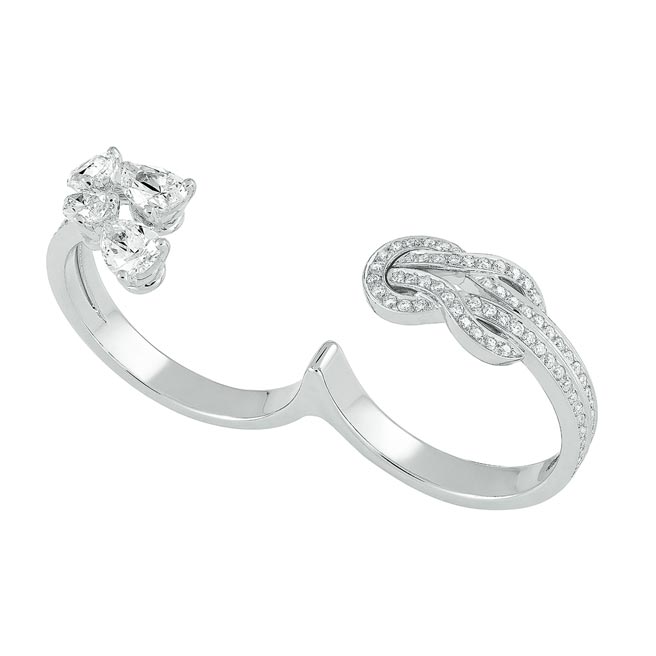 FRED以绳结和双扭线为灵感的经典Chance Infinie Cascade白金钻石双指戒，50万9100元。（FRED提供）