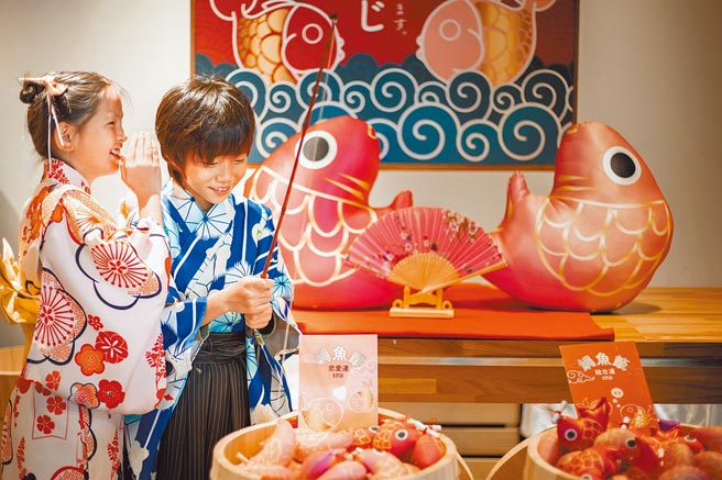「鲷鱼籤」復刻日本川越冰川神社仪式，祈愿体验完成后，还能将可爱疗癒的鲷鱼玩偶带回家。（宜兰绿舞国际观光饭店提供）