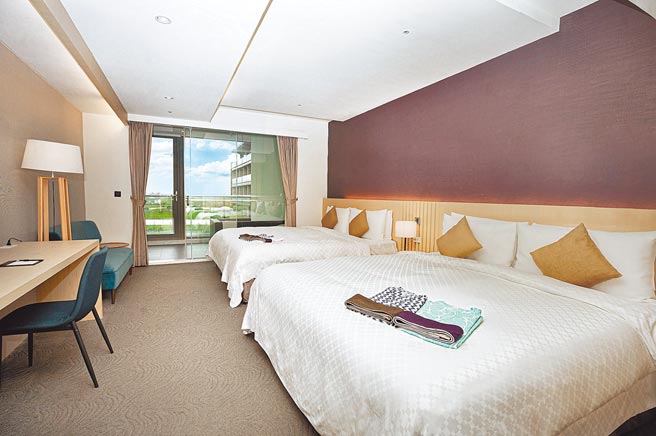 宜兰绿舞国际观光饭店的「LUCKY！绿舞开运御守り」住房专案，最低每人2488元便可入住。（宜兰绿舞国际观光饭店提供）