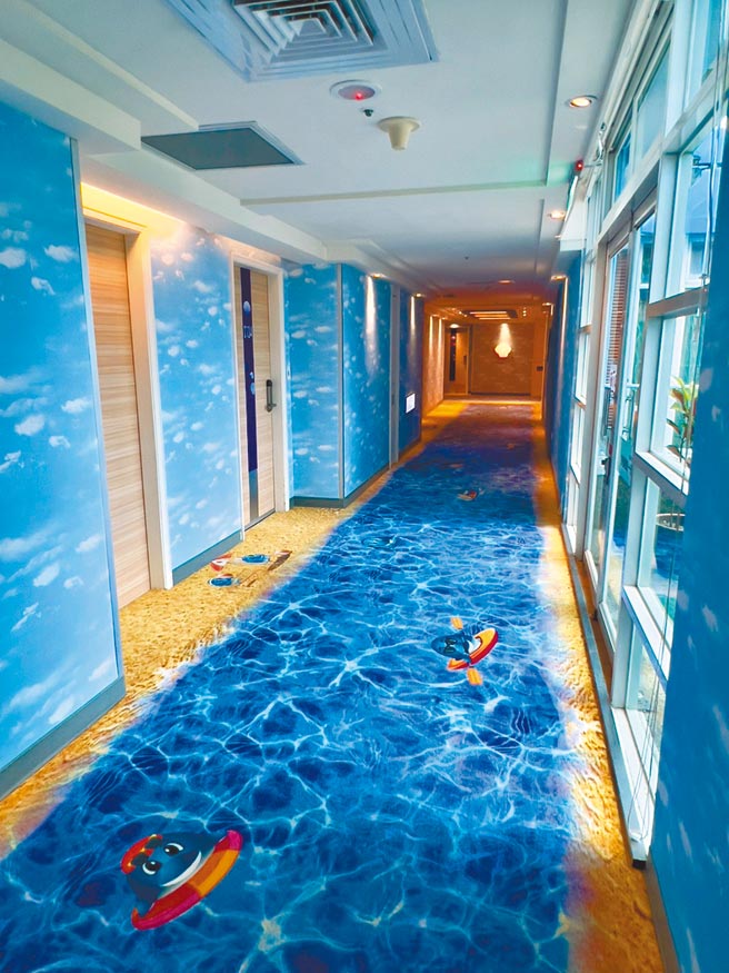 「统一垦丁渡假村」以海洋概念打造的廊道。（统一渡假村提供）