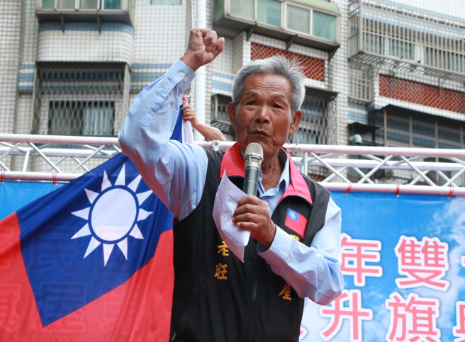 桃园知名「国旗屋」老板张老旺。（资料照片）