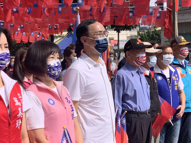 国民党主席朱立伦于2021年9月3日前往桃园市中坜区国旗屋出席93军人节升旗典礼。（萧灵玺摄）