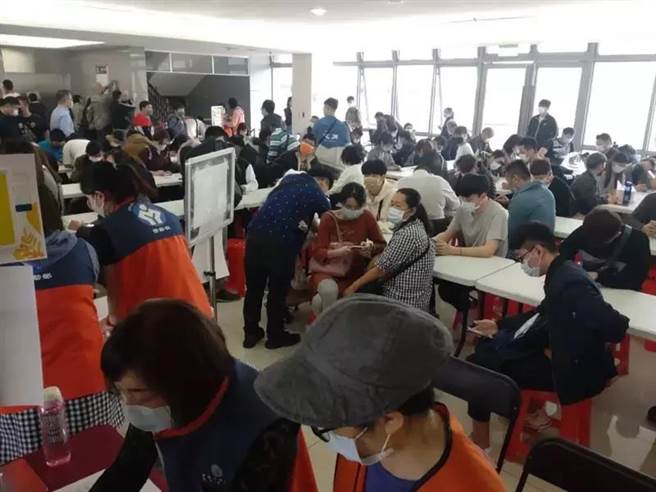 勞動部勞動力發展署桃竹苗分署4月12日及13日，將在苗栗縣舉辦3場次現場徵才活動，46家廠商釋出近1500個工作職缺。（勞動部勞動力發展署桃竹苗分署提供／李京昇苗栗傳真）