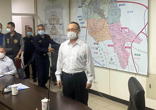 10日内政部警政署长陈家钦到彰化分局关心慰问，他强调暴力事件是绝不宽贷，将成立专安小组一一侦办，一个都不会放过。(吴建辉摄)