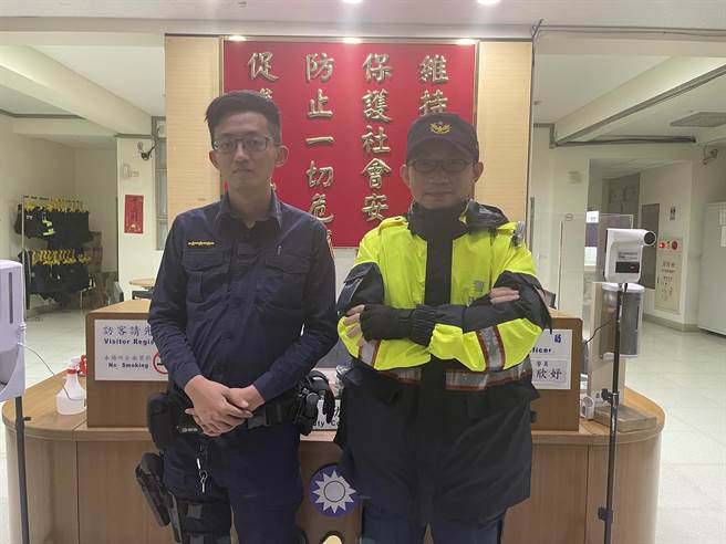 新北市淡水警分局與行員聯手攔阻詐騙。（淡水警分局提供）