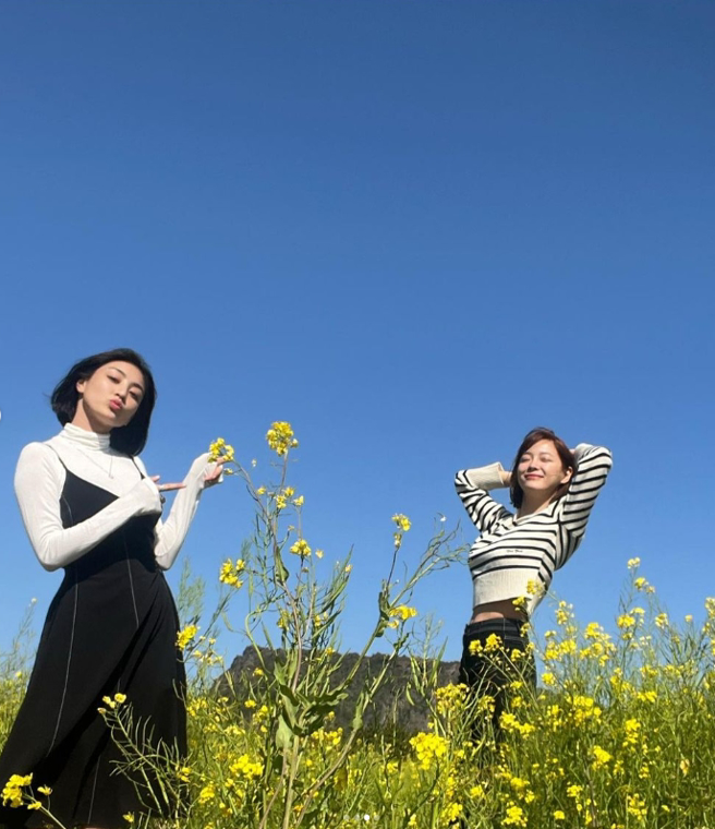 金世正和TWICE队长志效到济州岛旅游。（图/金世正IG@clean_0828）