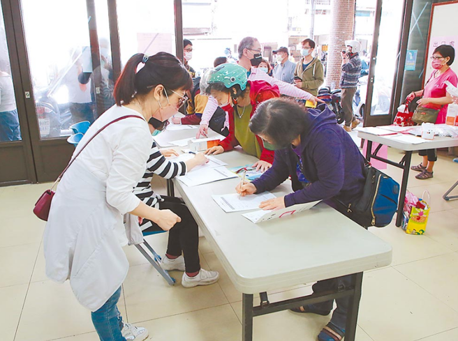 政府採購800萬劑快篩試劑，未來將優先供應高風險地區使用。（基隆市政府提供）