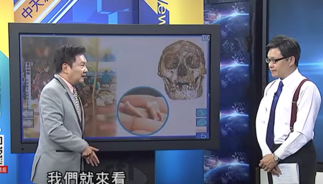 《新闻龙卷风》戴立纲（右）、眭澔平揭佛罗勒斯人之谜。（中天提供）