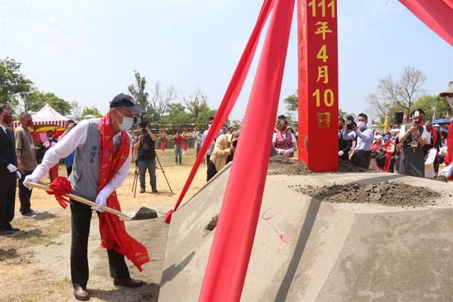 县长徐耀昌等人动土。（苗栗县政府提供／李京升苗栗传真）