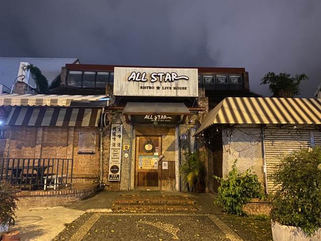 花莲奥斯卡餐酒馆传播链持续延烧，今新增13例中，有9例与其有关，且8例为染疫顾客、员工等亲友。（罗亦晽摄）