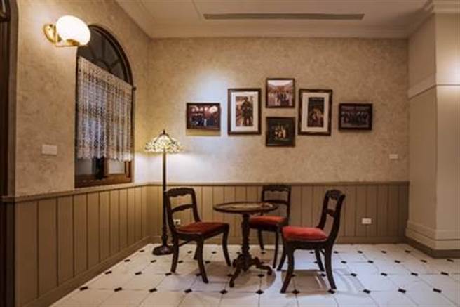 新东阳还原《华灯初上》拍摄场景掀起话题。（新东阳提供）