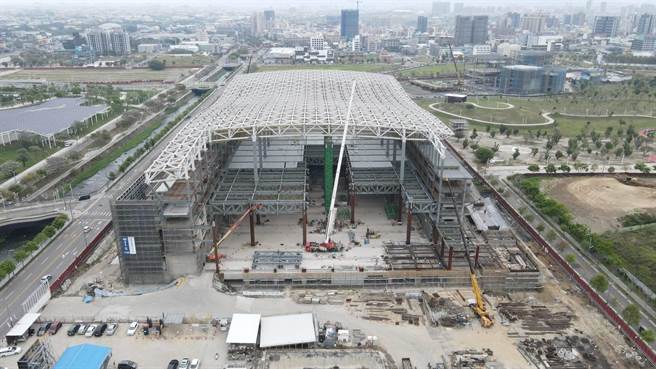 台中国际会展中心第一期主体工程进度已达42％，二期工程10日也开工，将採一、二期併行施工，预计明年9月主体工程将完工。（建设局提供／林欣仪台中传真）