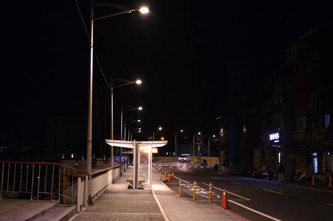 基隆市政府汰換照明設備，將路燈亮度調為原本的十分之一，以利螢火蟲繁殖。（基隆市政府提供／陳彩玲基隆傳真）