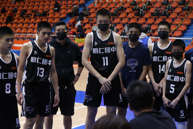 明仁「大小配」陈均维（中）、李乔隽（右）HBL有梦。（高中体总提供）