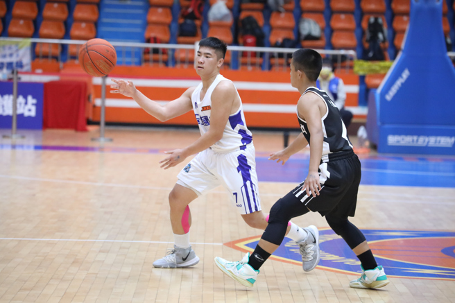 玉里「二哥」苏祥睿23分、12篮板「双十」。（高中体总提供）