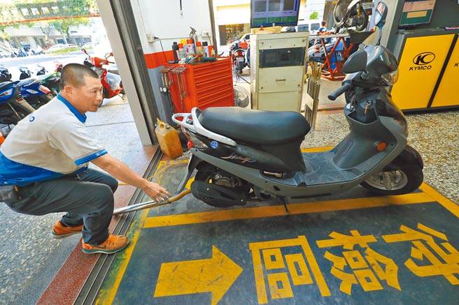 高雄市苓雅监理站公布今年第1季机车检验10大不合格项目，改装灯光囊括前3名。（本报资料照片）