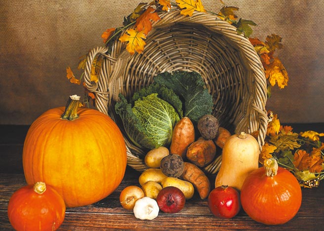 营养师提醒民眾，执行减醣饮食时，可选择全谷类取代精致淀粉。图为五谷根茎类。（联安预防医学机构提供／林周义台北传真）