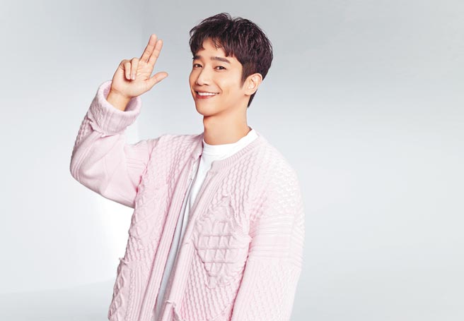 劉以豪接下手遊代言，開心玩到愛不釋手。（劉以豪工作室提供）