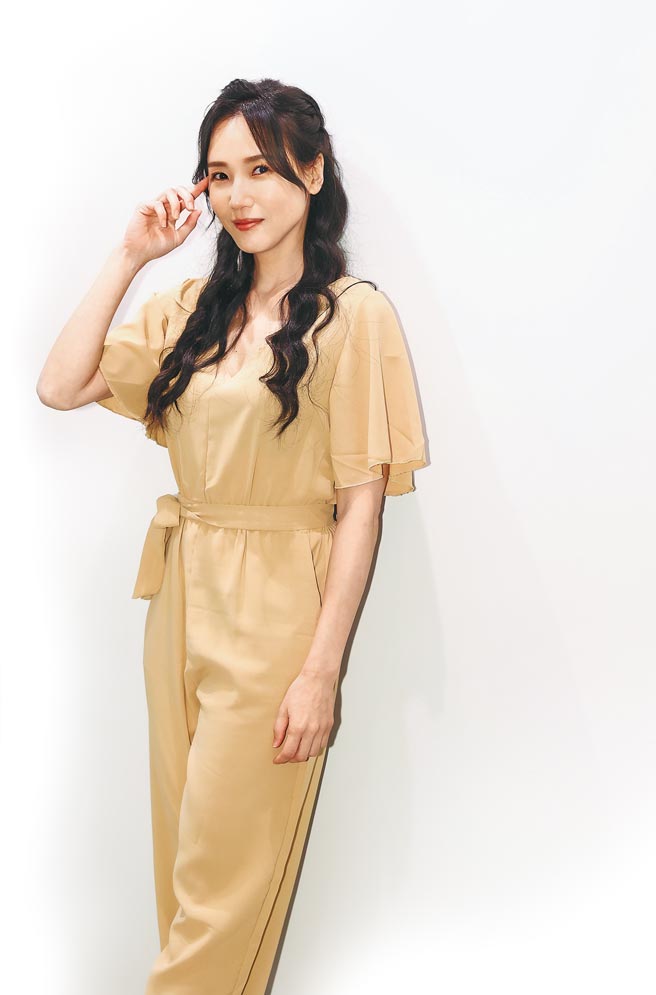 张本渝昨甜曝与男友一起视讯追剧。（罗永铭摄）