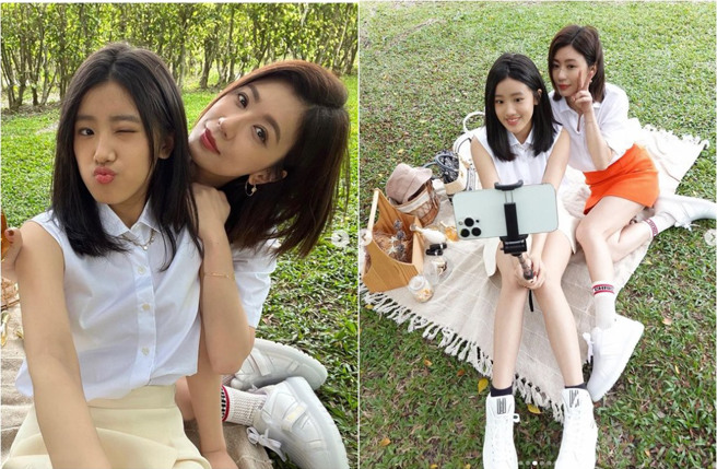 贾静雯与梧桐妹为品牌合拍母亲节美照，遮脸禁令松绑，露出梧桐妹女大十八变的美丽模样。(取材自alyssachia IG)

