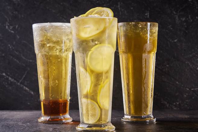 赢到足茶铺使用三薰花茶推出三款春季饮品，搭配锅物清爽解腻。（澳门赢到足提供） 