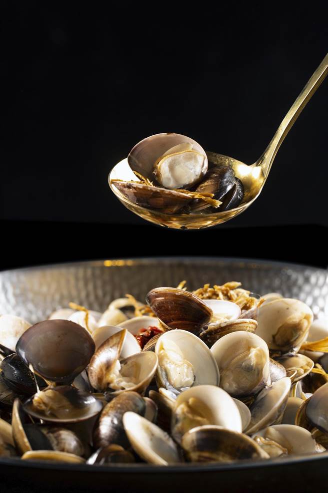 澳门赢到足-卜卜蚬专门店-卜卜蚬锅情境照。（澳门赢到足提供）