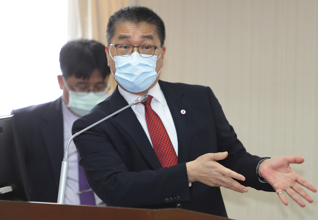 台中大甲妈祖已展开9天8夜的遶境仪式，针对中华统一促进党总裁「白狼」张安乐9日突率眾抢大甲妈祖绕境的驾与警方爆发激烈衝突，内政部长徐国勇（图）11日备询时表示全案警政署已在调查，对于妨碍公务会依法办理。（季志翔摄）