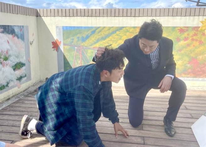 吳皓昇抓張書偉頭髮也是抓真的。（民視提供）