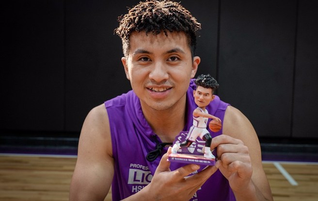 高國豪的新人王搖頭公仔造型相當可愛。(新竹攻城獅提供)