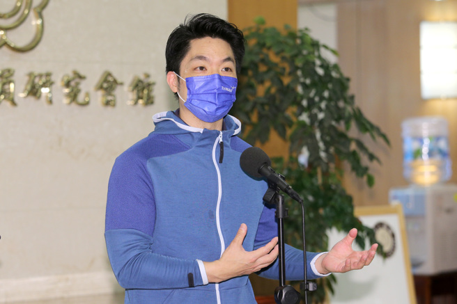 外傳台北市副市長黃珊珊、衛福部長陳時中可能在6月請辭，參選台北市長。被視為台北市長熱門人選的國民黨立委蔣萬安11日在立法院表示，參選當然是人民權利，但現階段疫情變化非常快速，可能再起，現在應該做好防疫，不該討論任何選舉的事情。（黃世麒攝）