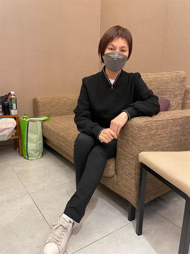 唐美云遭逢母丧，又忙于工作，清瘦不少。（民视提供）