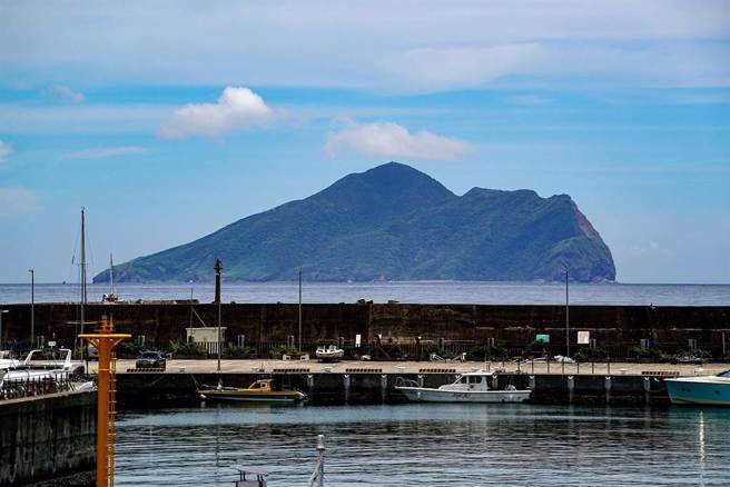 龟山岛是知名观光景点，受强颱轩岚诺影响，9月1日起封岛3天。（资料照）