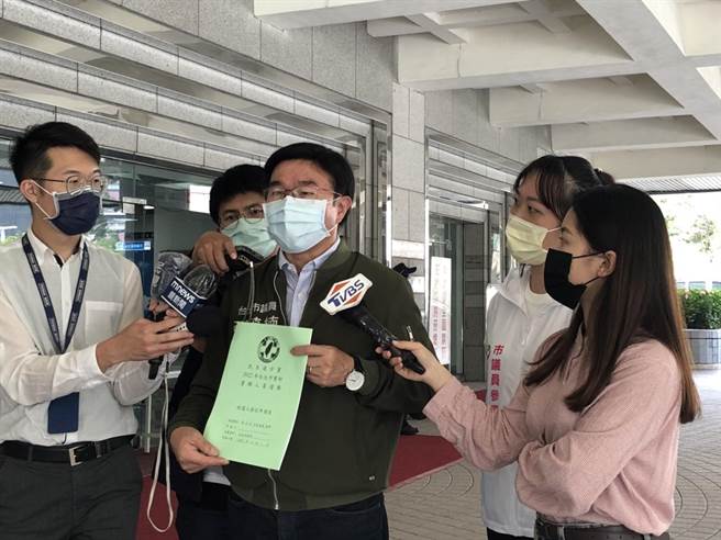 台北市议员张茂楠宣布参选北市党部主委。（杨亚璇摄）