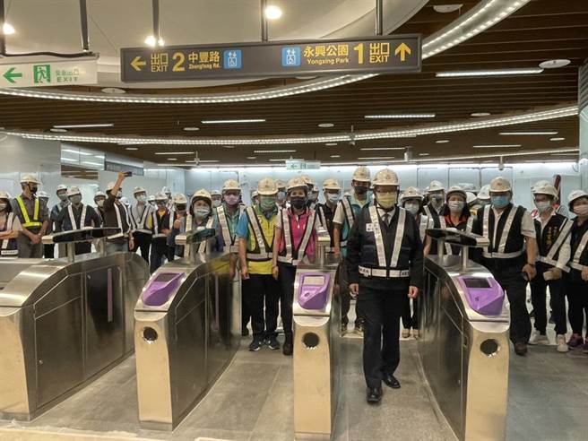 桃園機場捷運A22站鐵道局力拚10月完工今年底試營運通車。(呂曉蟬攝)