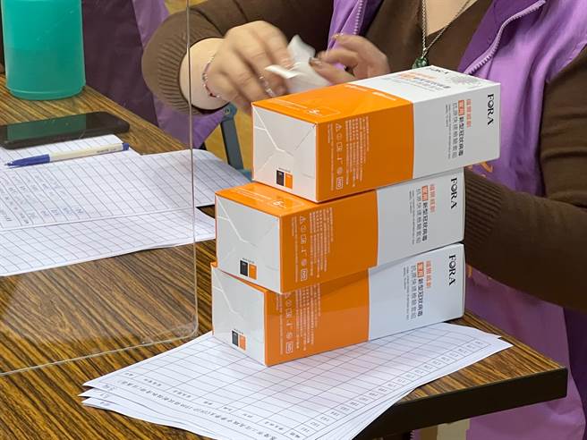 基隆爱心筛检总计发出19万7434份快筛试剂。（陈彩玲摄）