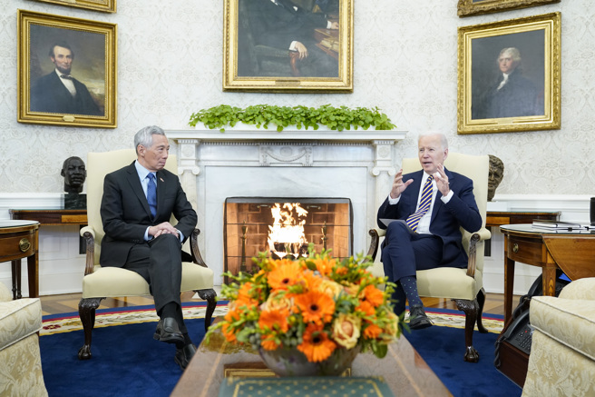 李顯龍在訪美時曾提出警告，烏克蘭問題讓中美關係複雜化，必須小心處理。美國不應為烏克蘭戰爭而孤立中國，也不要把烏克蘭危機定義為民主與專制的鬥爭。（圖／美聯社）