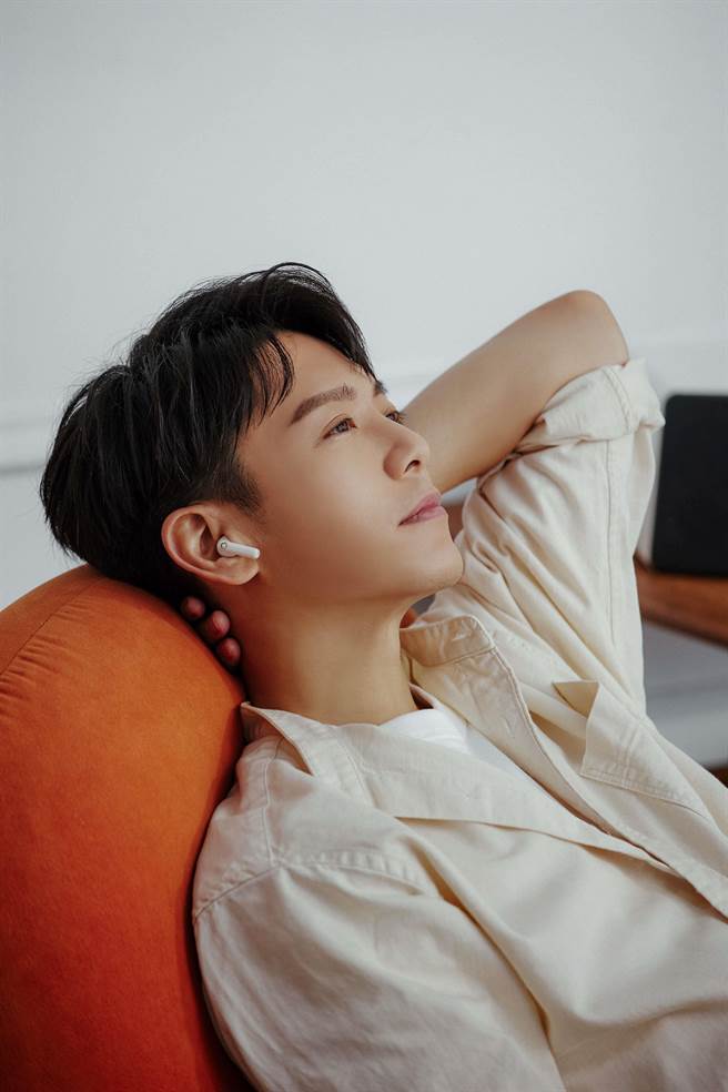 韦礼安担任耳机形象大使。（照片提供 ／ EDIFIER）