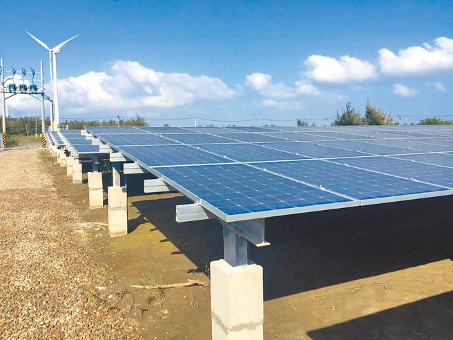 太阳光电设施。（本报资料照片）