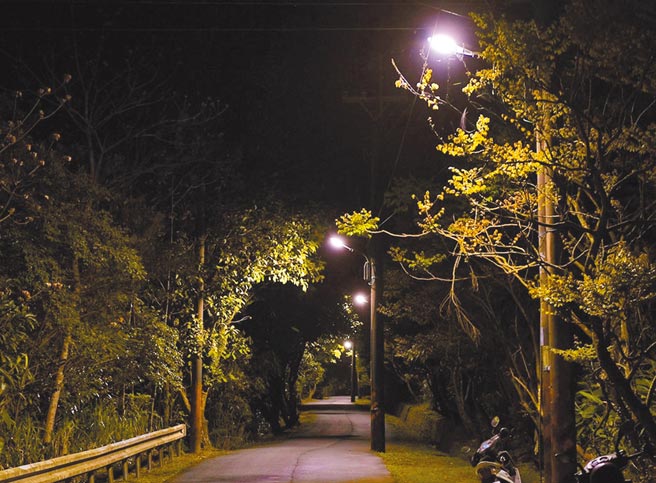 基隆市政府汰换照明设备，将路灯亮度调为原本的10分之1，以利萤火虫繁殖。（基隆市政府提供／陈彩玲基隆传真）