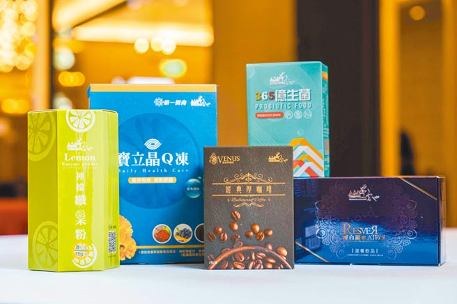 「山本富也」公司研发的产品荣获「2022世界品质评鑑大赏」。（石智中摄）